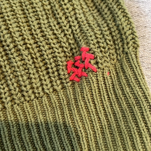 Sweater - Picture 6 of 10